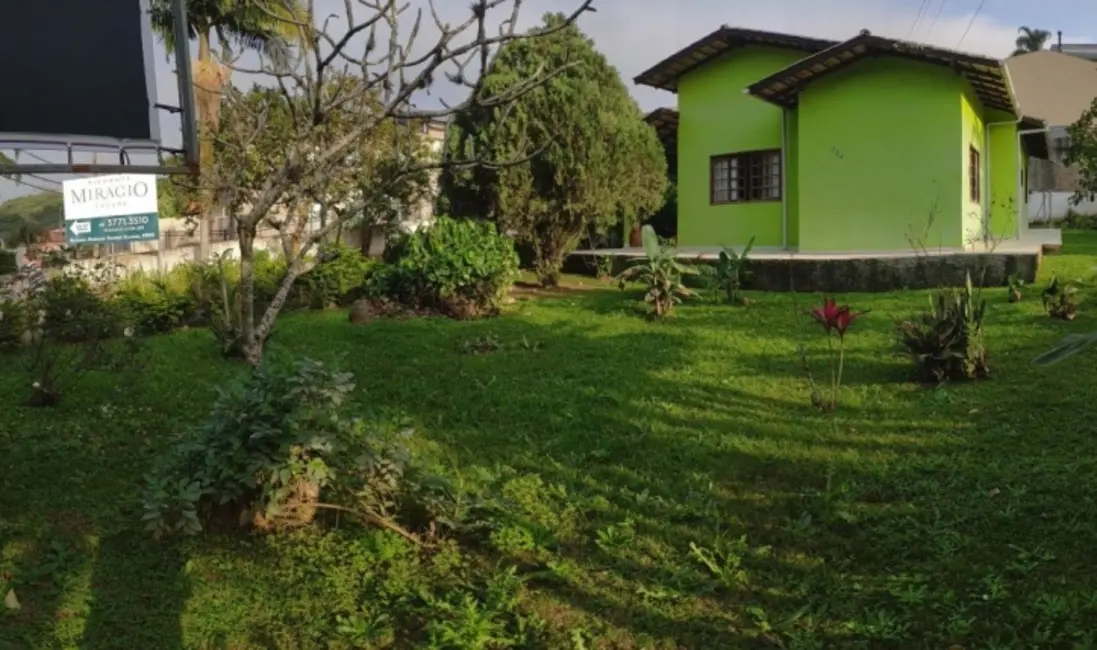 Foto 2 de Terreno / Lote à venda, 850m2 em Cacupé, Florianopolis - SC