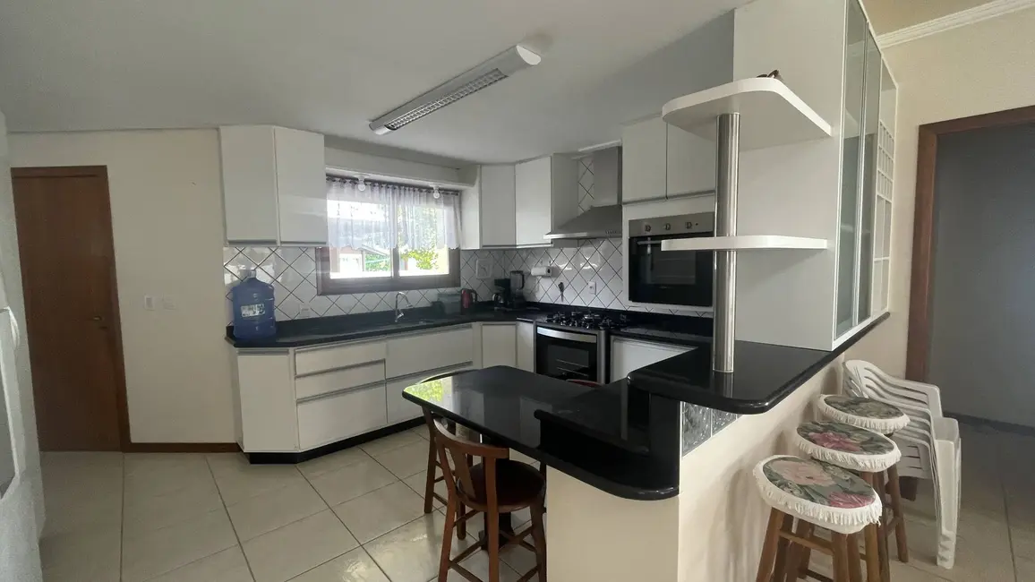 Casa com 4 quartos para alugar, 290m2 em Jurerê Internacional, Florianopolis - SC - imagem 5 Foto 5 de Casa com 4 quartos para alugar, 290m2 em Jurerê Internacional, Florianopolis - SC