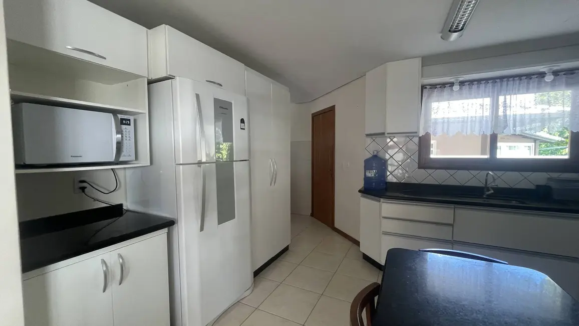 Casa com 4 quartos para alugar, 290m2 em Jurerê Internacional, Florianopolis - SC - imagem 6 Foto 6 de Casa com 4 quartos para alugar, 290m2 em Jurerê Internacional, Florianopolis - SC
