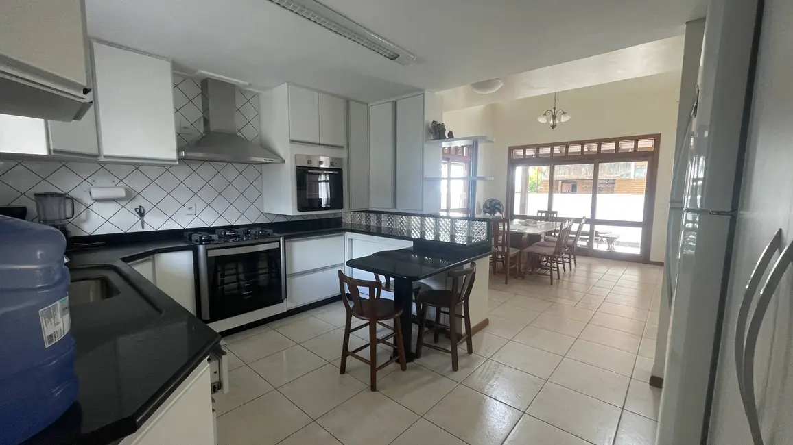 Casa com 4 quartos para alugar, 290m2 em Jurerê Internacional, Florianopolis - SC - imagem 8 Foto 8 de Casa com 4 quartos para alugar, 290m2 em Jurerê Internacional, Florianopolis - SC