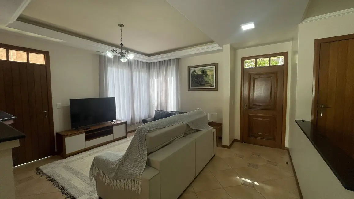 Casa com 4 quartos para alugar, 290m2 em Jurerê Internacional, Florianopolis - SC - imagem 2 Foto 2 de Casa com 4 quartos para alugar, 290m2 em Jurerê Internacional, Florianopolis - SC