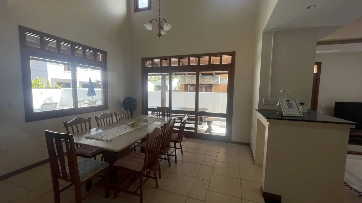 Casa com 4 quartos para alugar, 290m2 em Jurerê Internacional, Florianopolis - SC - imagem 4 Foto 4 de Casa com 4 quartos para alugar, 290m2 em Jurerê Internacional, Florianopolis - SC