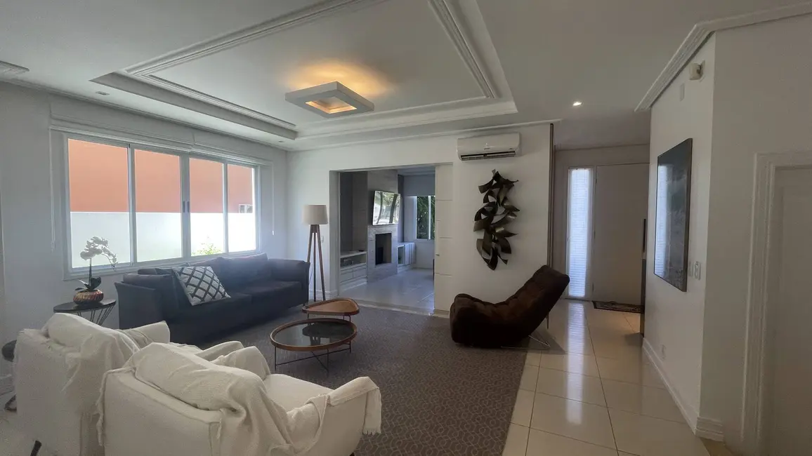 Casa com 4 quartos para alugar, 320m2 em Jurerê, Florianopolis - SC - imagem 4 Foto 4 de Casa com 4 quartos para alugar, 320m2 em Jurerê, Florianopolis - SC
