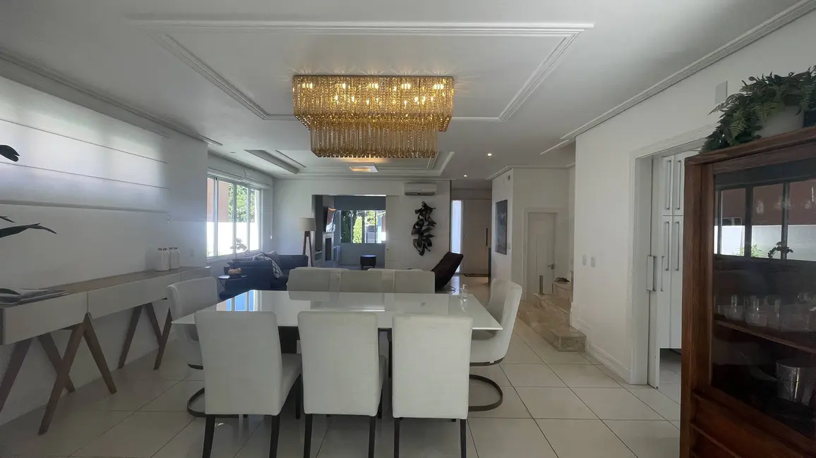 Casa com 4 quartos para alugar, 320m2 em Jurerê, Florianopolis - SC - imagem 1 Foto 1 de Casa com 4 quartos para alugar, 320m2 em Jurerê, Florianopolis - SC