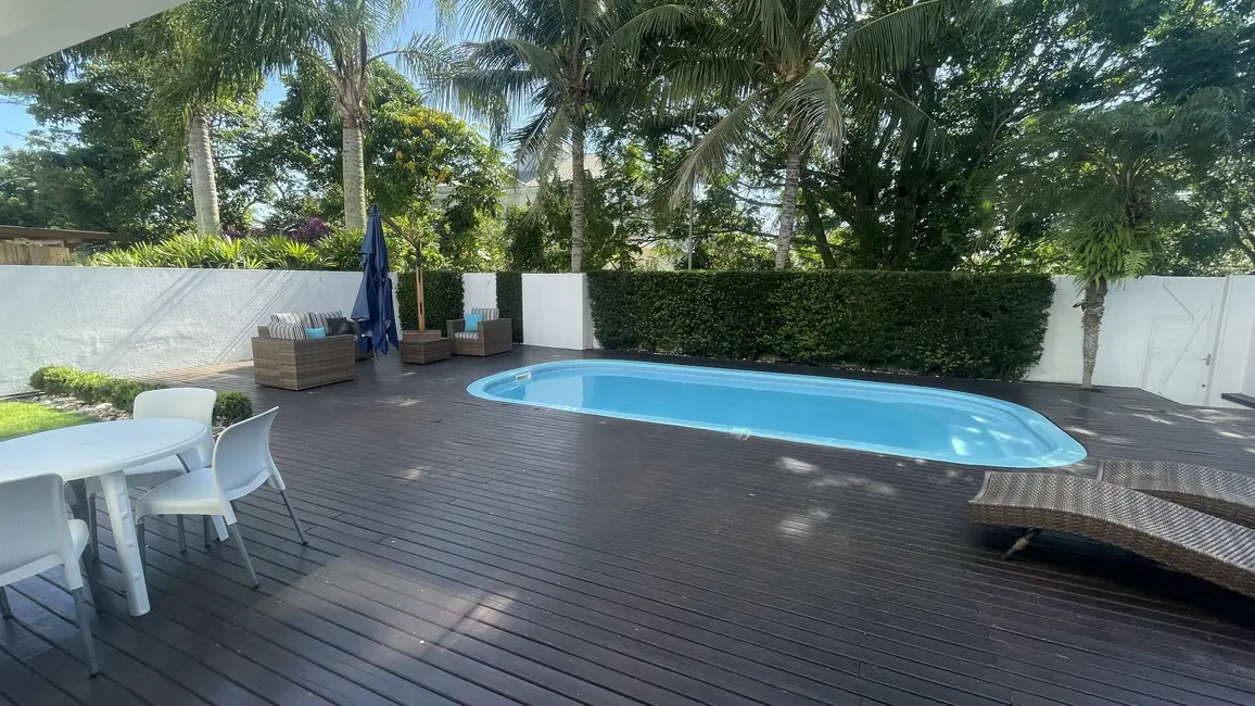 Casa com 4 quartos para alugar, 320m2 em Jurerê, Florianopolis - SC - imagem 5 Foto 5 de Casa com 4 quartos para alugar, 320m2 em Jurerê, Florianopolis - SC