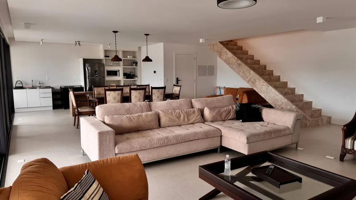 Apartamento com 4 quartos para alugar, 245m2 em Jurerê, Florianopolis - SC - imagem 6 Foto 6 de Apartamento com 4 quartos para alugar, 245m2 em Jurerê, Florianopolis - SC