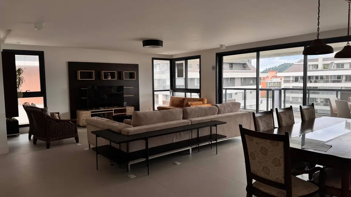 Apartamento com 4 quartos para alugar, 245m2 em Jurerê, Florianopolis - SC - imagem 7 Foto 7 de Apartamento com 4 quartos para alugar, 245m2 em Jurerê, Florianopolis - SC