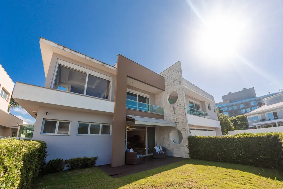 Casa com 5 quartos para alugar, 529m2 em Jurerê Internacional, Florianopolis - SC - imagem 9 Foto 9 de Casa com 5 quartos para alugar, 529m2 em Jurerê Internacional, Florianopolis - SC