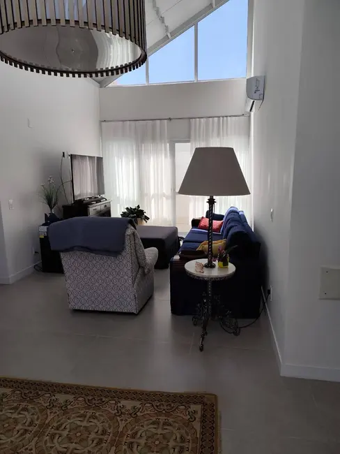 Foto 1 de Casa com 2 quartos para alugar, 175m2 em Daniela, Florianopolis - SC