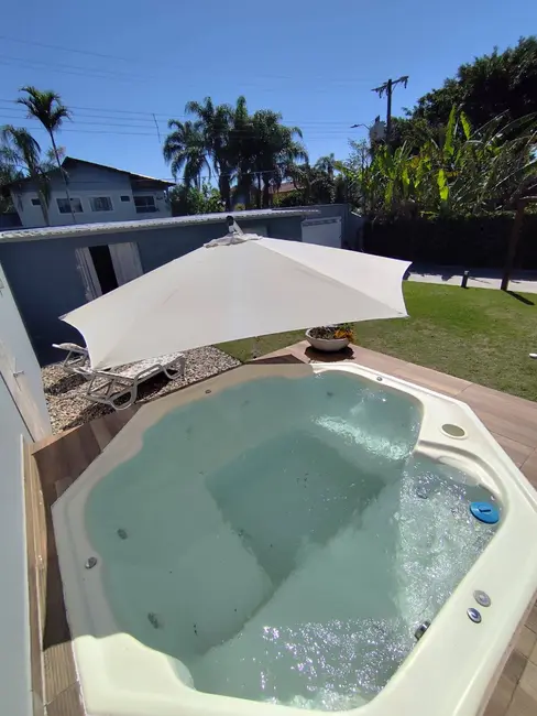 Foto 2 de Casa com 2 quartos para alugar, 175m2 em Daniela, Florianopolis - SC