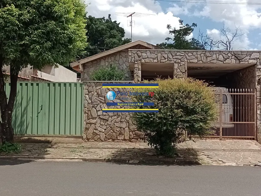 Foto 1 de Casa com 2 quartos à venda, 200m2 em Adelino Simioni, Ribeirao Preto - SP