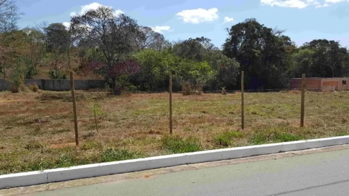 Foto 2 de Terreno / Lote à venda, 1000m2 em Jaboticatubas - MG