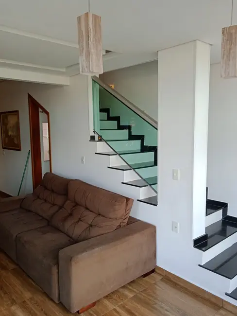 Foto 3 de Casa com 4 quartos à venda, 250m2 em Sarzedo - MG