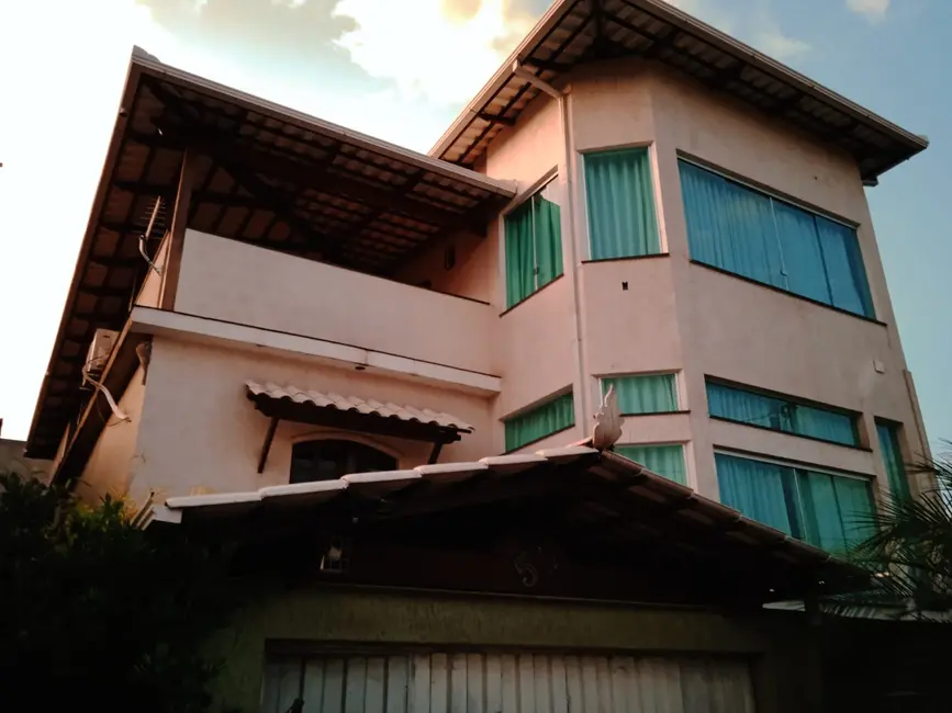 Foto 2 de Casa com 4 quartos à venda, 250m2 em Sarzedo - MG