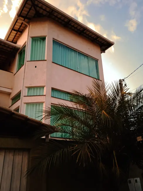 Foto 1 de Casa com 4 quartos à venda, 250m2 em Sarzedo - MG