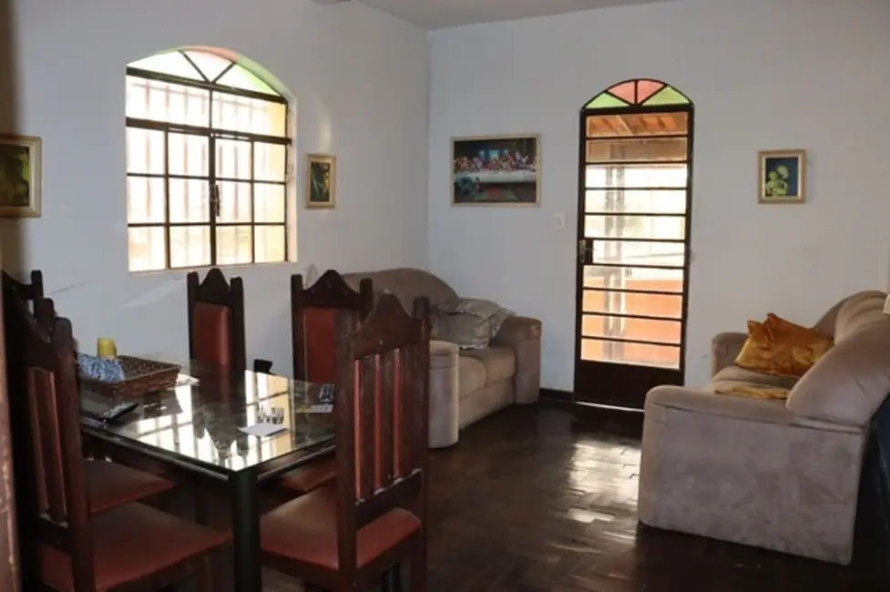 Casa com 5 quartos à venda, 360m2 em Belo Horizonte - MG - imagem 4 Foto 4 de Casa com 5 quartos à venda, 360m2 em Belo Horizonte - MG