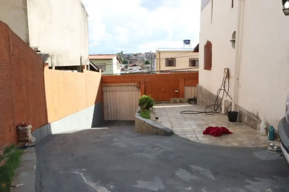 Casa com 5 quartos à venda, 360m2 em Belo Horizonte - MG - imagem 5 Foto 5 de Casa com 5 quartos à venda, 360m2 em Belo Horizonte - MG