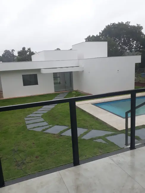 Foto 1 de Chácara com 3 quartos à venda, 180m2 em Jaboticatubas - MG
