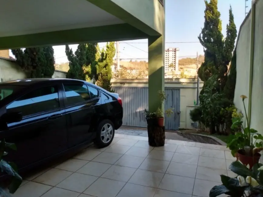 Casa com 4 quartos à venda, 330m2 em Contagem - MG - imagem 7 Foto 7 de Casa com 4 quartos à venda, 330m2 em Contagem - MG