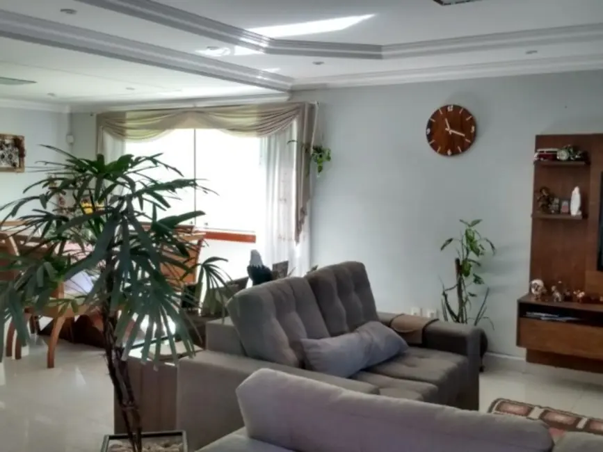 Casa com 4 quartos à venda, 330m2 em Contagem - MG - imagem 9 Foto 9 de Casa com 4 quartos à venda, 330m2 em Contagem - MG