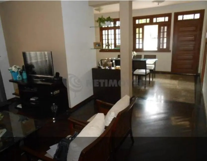 Foto 2 de Casa com 3 quartos à venda, 330m2 em Belo Horizonte - MG