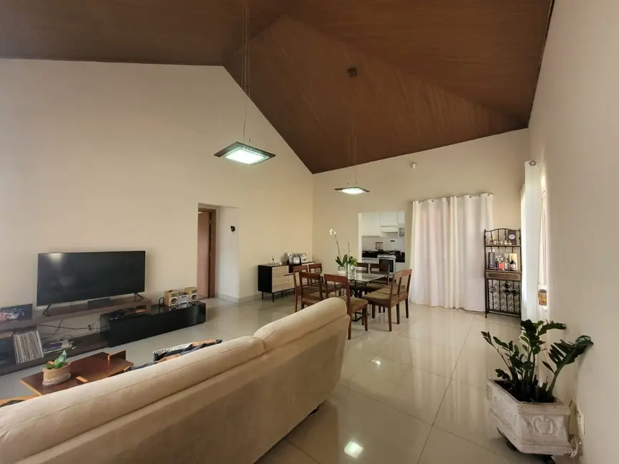 Foto 2 de Casa com 3 quartos à venda, 200m2 em Nova Lima - MG