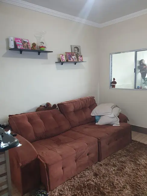 Foto 1 de Casa com 2 quartos à venda, 140m2 em Esmeraldas - MG