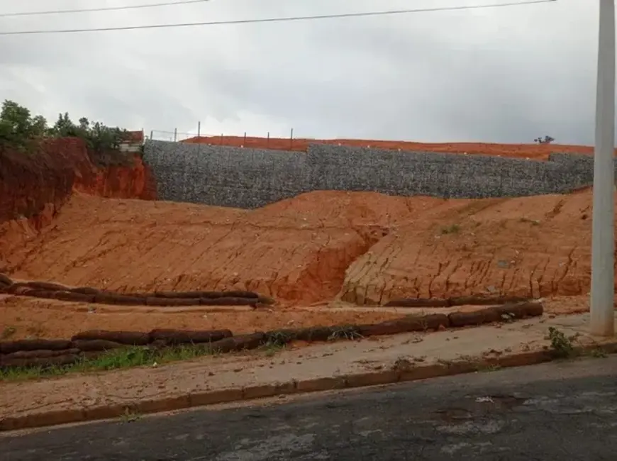 Foto 1 de Terreno / Lote à venda, 360m2 em Contagem - MG