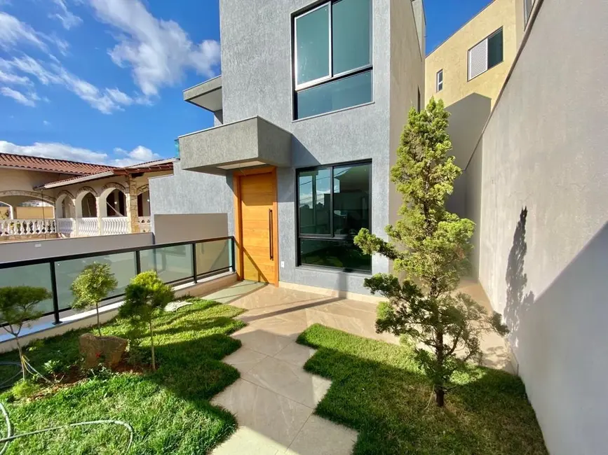 Foto 1 de Casa com 3 quartos à venda, 196m2 em Belo Horizonte - MG