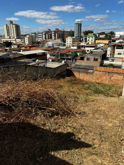 Foto 1 de Terreno / Lote à venda, 420m2 em Contagem - MG