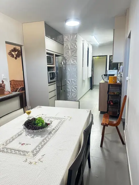 Casa com 4 quartos à venda, 180m2 em Sabara - MG - imagem 3 Foto 3 de Casa com 4 quartos à venda, 180m2 em Sabara - MG