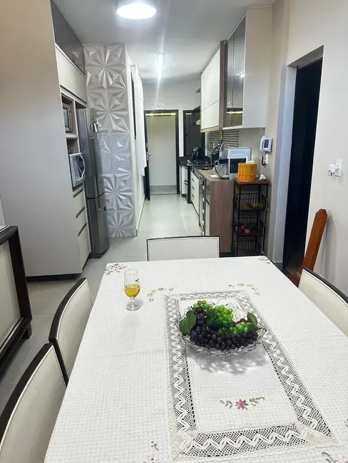 Foto 1 de Casa com 4 quartos à venda, 180m2 em Sabara - MG
