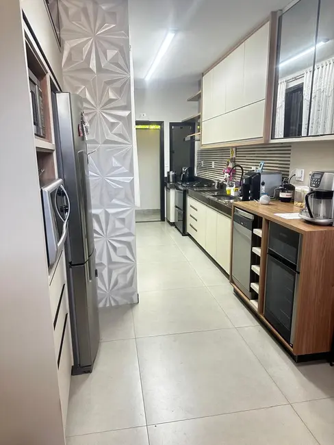 Foto 2 de Casa com 4 quartos à venda, 180m2 em Sabara - MG