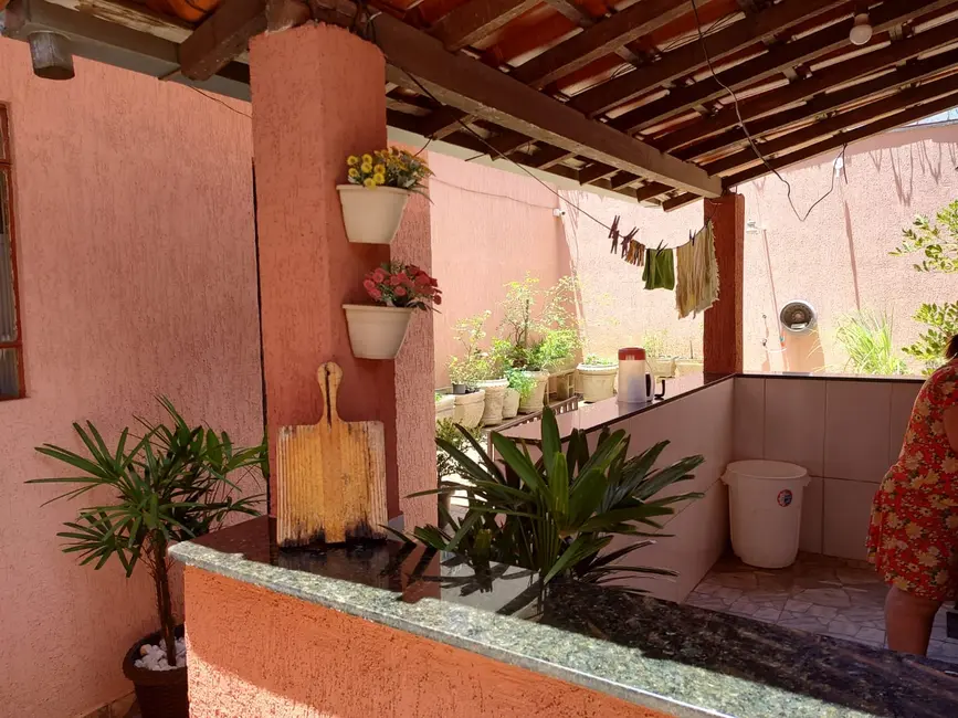 Foto 4 de Casa com 4 quartos à venda, 280m2 em Belo Horizonte - MG