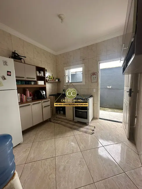 Casa com 2 quartos à venda em Cabo Frio - RJ - imagem 5 Foto 5 de Casa com 2 quartos à venda em Cabo Frio - RJ