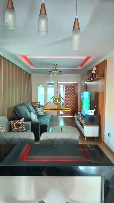 Casa com 5 quartos à venda em Cabo Frio - RJ - imagem 4 Foto 4 de Casa com 5 quartos à venda em Cabo Frio - RJ