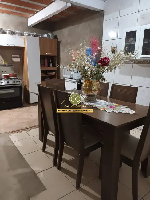 Casa com 2 quartos à venda em Cabo Frio - RJ - imagem 5 Foto 5 de Casa com 2 quartos à venda em Cabo Frio - RJ