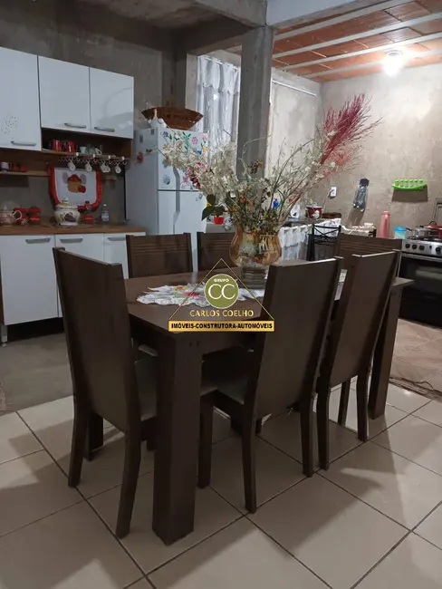 Casa com 2 quartos à venda em Cabo Frio - RJ - imagem 4 Foto 4 de Casa com 2 quartos à venda em Cabo Frio - RJ