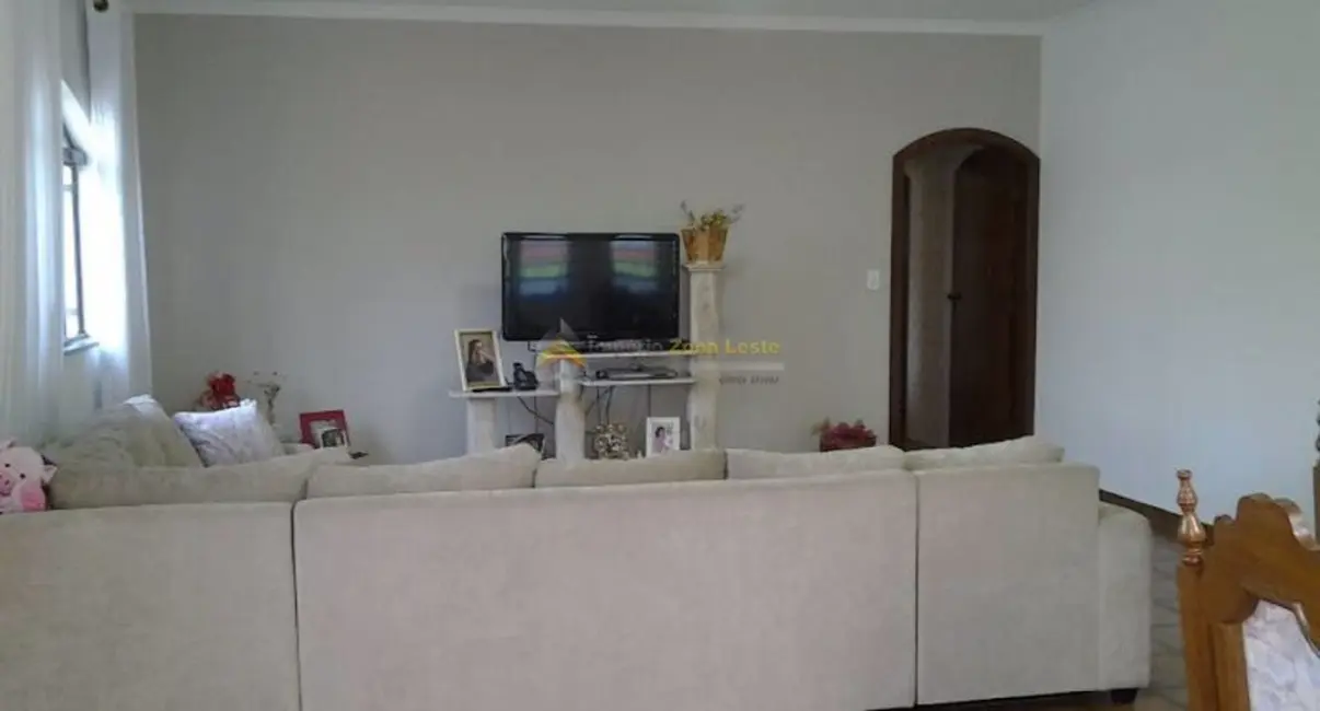 Casa com 3 quartos à venda, 240m2 em Vila Ré, São Paulo - SP - imagem 2 Foto 2 de Casa com 3 quartos à venda, 240m2 em Vila Ré, São Paulo - SP