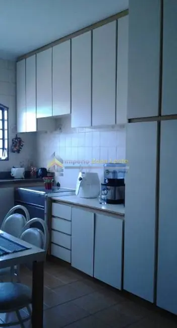 Casa com 3 quartos à venda, 240m2 em Vila Ré, São Paulo - SP - imagem 3 Foto 3 de Casa com 3 quartos à venda, 240m2 em Vila Ré, São Paulo - SP