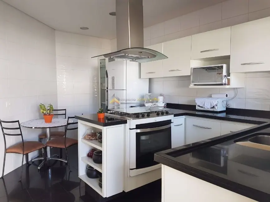 Foto 4 de Casa com 4 quartos à venda, 585m2 em Perobal, Aruja - SP