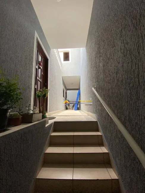 Foto 3 de Sobrado com 3 quartos à venda, 250m2 em Jardim Hercilia, São Paulo - SP