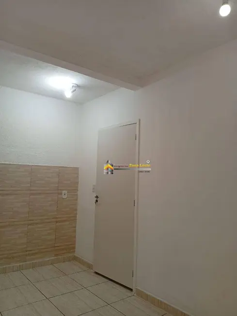 Foto 3 de Casa com 2 quartos para alugar, 120m2 em Vila Carmosina, São Paulo - SP