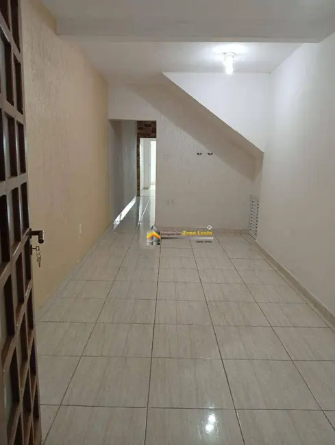 Foto 1 de Casa com 2 quartos para alugar, 120m2 em Vila Carmosina, São Paulo - SP
