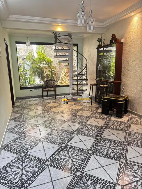 Sobrado com 3 quartos à venda, 300m2 em Vila Ré, São Paulo - SP - imagem 3 Foto 3 de Sobrado com 3 quartos à venda, 300m2 em Vila Ré, São Paulo - SP