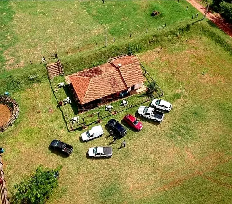 Foto 1 de Fazenda / Haras com 3 quartos à venda, 400m2 em Araraquara - SP