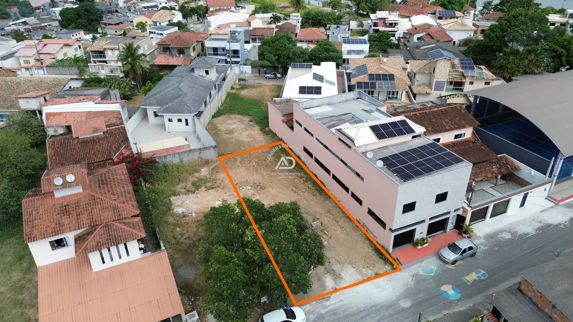 Foto 1 de Terreno / Lote à venda, 350m2 em Anchieta - ES