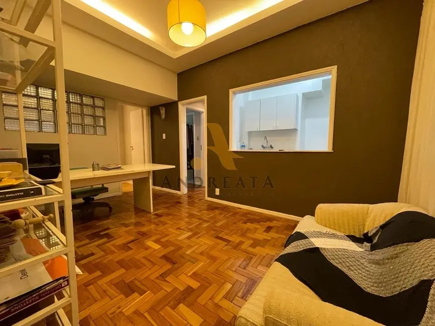 Apartamento com 2 quartos à venda, 54m2 em Copacabana, Rio De Janeiro - RJ - imagem 3 Foto 3 de Apartamento com 2 quartos à venda, 54m2 em Copacabana, Rio De Janeiro - RJ