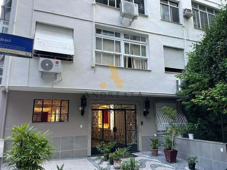 Apartamento com 2 quartos à venda, 54m2 em Copacabana, Rio De Janeiro - RJ - imagem 1 Foto 1 de Apartamento com 2 quartos à venda, 54m2 em Copacabana, Rio De Janeiro - RJ