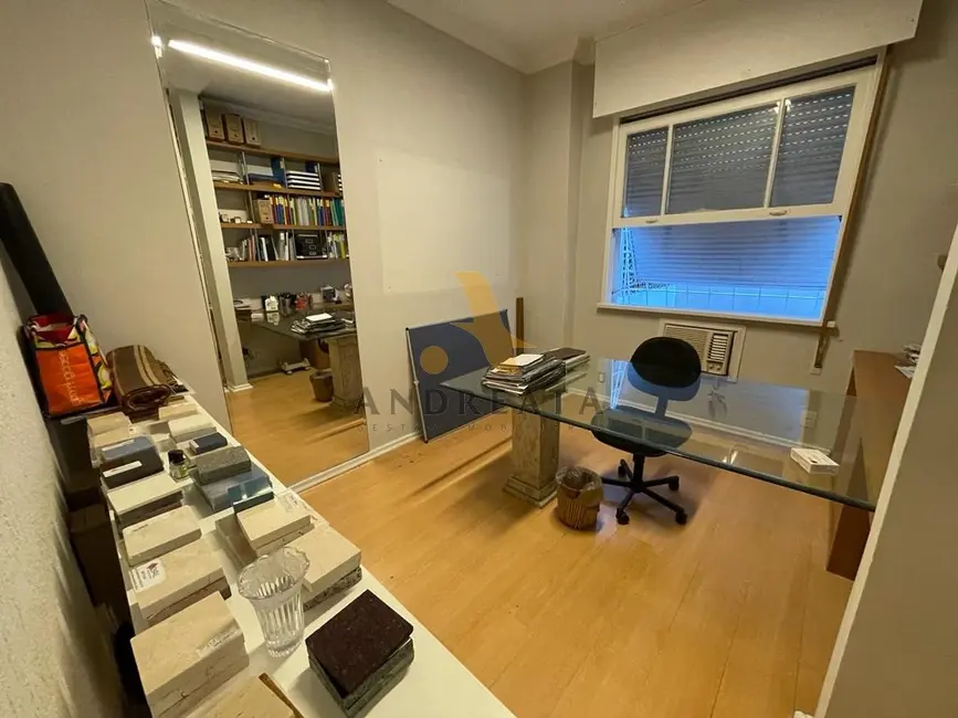 Apartamento com 2 quartos à venda, 54m2 em Copacabana, Rio De Janeiro - RJ - imagem 5 Foto 5 de Apartamento com 2 quartos à venda, 54m2 em Copacabana, Rio De Janeiro - RJ